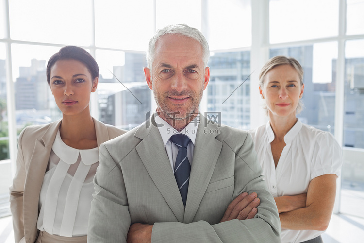 隔夜美股 | 美联储维持利率不变 三大指数涨跌不一 英伟达(NVDA.US)上涨2.14%